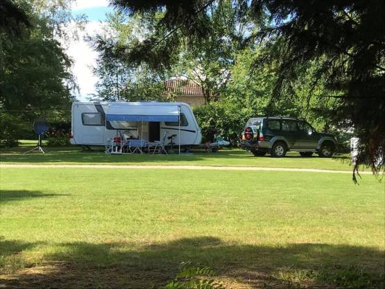 Standplaats  XXL voor tent, camping car, caravan (lengte max de 8m)