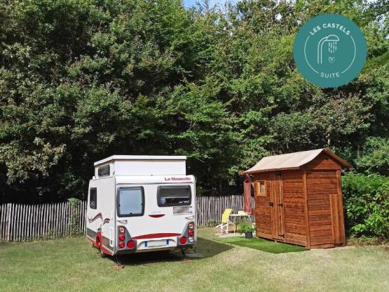 Staanplaats met individueel sanitair - Castels Suite -  Elekt. 16A + Water + Afvoer