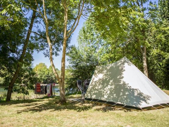 Standplaats-Rivier voor CARAVAN/CAMPER/TENT, van 80 tot 125m² Veel hebben een overgangsgebied naar de rivier