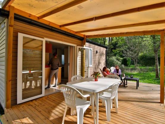 Stacaravan  Confort 23m² (2 slaapkamers) + TV + overdekt terras