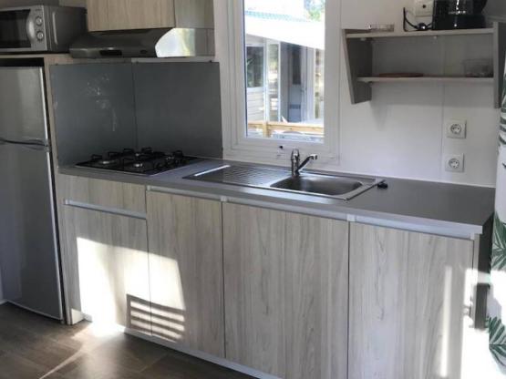 Stacaravan Confort 28m² - airconditioning + TV + overdekt terras