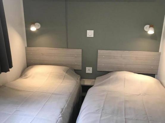 Stacaravan 36m² - airconditioning + TV + overdekt terras