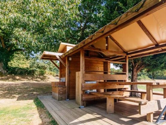 Standplaats Castel Suite Premium + elek 20A - Wateraansluiting en afvoer - met (eigen) sanitair - Z4