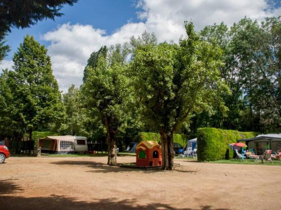 Staanplaats + 1 persoon + 10 Amp. Elektriciteit