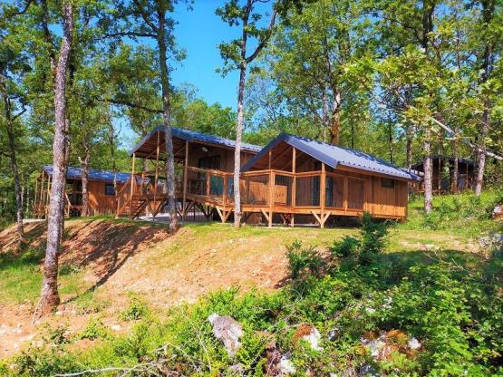 Néerlandais  2 HUTTEN OP PILTOTIS VERBONDEN DOOR EEN PANORAMISCH UITZICHT WANDELWEG (1 cabine voor 5