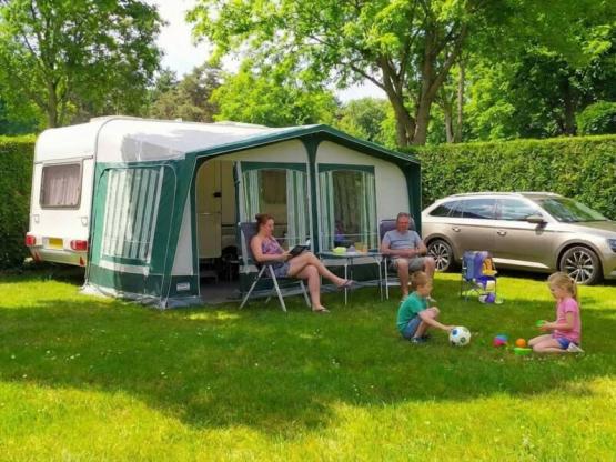 Standplaats + 1 auto + tent, caravan of camper +  elektriciteit