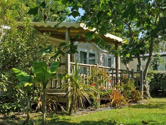 Mobilheim Privilège 3 Schlafzimmer + TV  + überdachte Terrasse