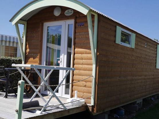 Pipowagen 1er Prix 2 slaapkamers + TV