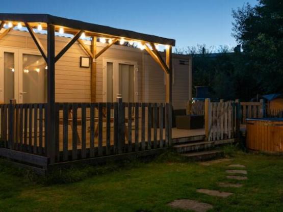 Bungalow ZEN 30 m² with NORDIC BATH and semi-covered wooden terrace