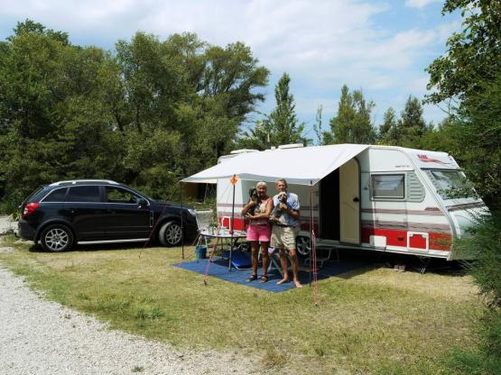 Lente: Kampeerplaats + 1 voertuig + caravan og tent