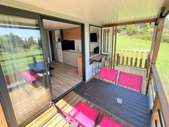 Stacaravan Living 27m² (2 slaapkamers) + terras + airconditioning + TV