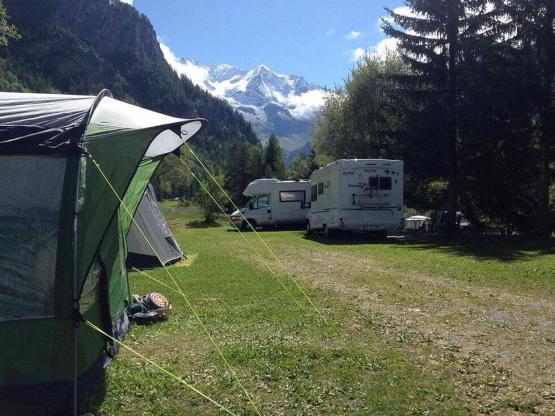 Basisprijs Comfortplaats (1 tent, caravan of camper / 1 auto / elektriciteit 16A)