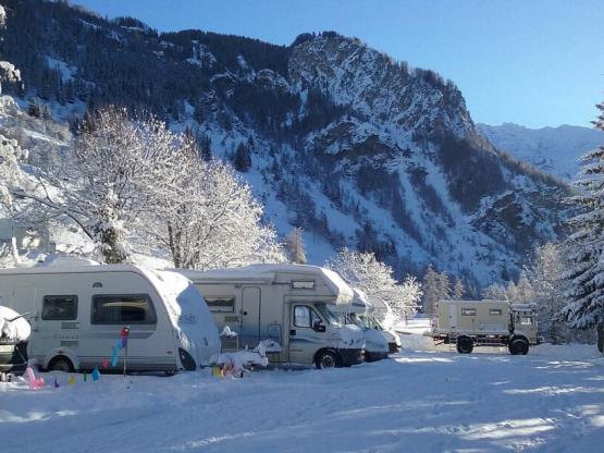 Basisprijs Comfortplaats (1 tent, caravan of camper / 1 auto / elektriciteit 16A)