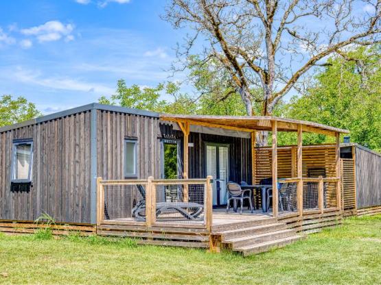 Homeflower Premium 35m² - 3 kamers + overdekt terras + TV + lakens + handdoeken + CLIM