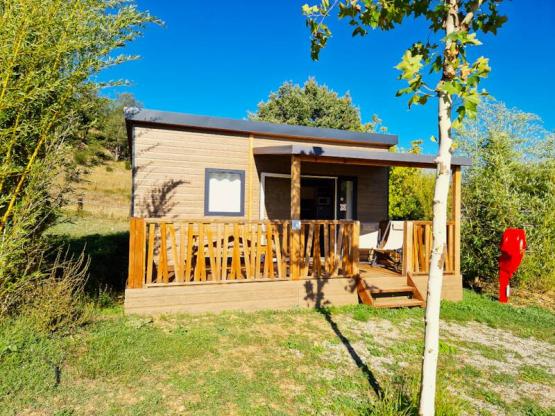 Chalet Premium 28m² 2 slaapkamers/ Half-schaduwrijk terras / airconditioning/ TV