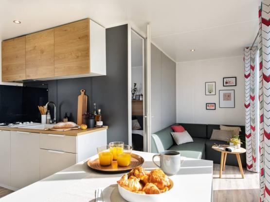 Stacaravan Premium 32m² 3 slaapkamers + terras + TV + Afwasser