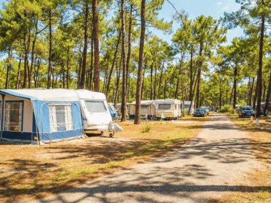 INFINI : Standplaats camper / Caravan (9m et +)