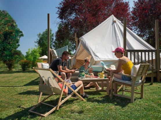 Bohemien tent op palen