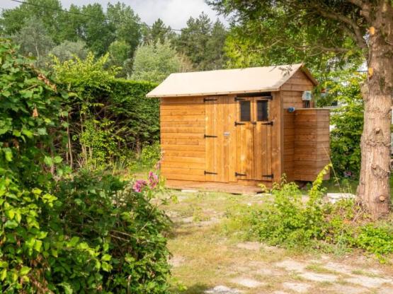 Premium staanplaats met eigen sanitair en keuken