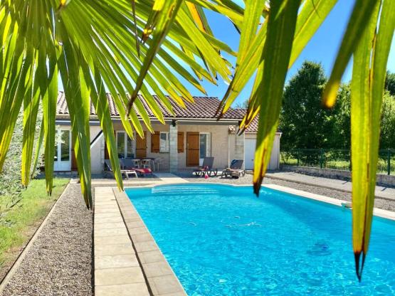 Premium Villa - Airconditioning - Groot privézwembad - 3 Slaapkamers - 2 Badkamers WC