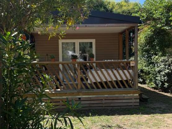 Stacaravan HIBISCUS Premium 32m² (2 slaapkamers) - overdekt terras 8m² - Televisie - aircondition