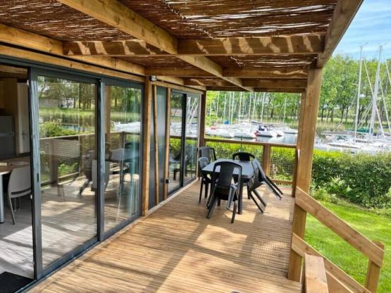 Stacaravan Premium 30m² - (5pers) 2 slaapkamers +1badkamer+ 1wc+ terras 19m² + TV + Vaatwasmachine