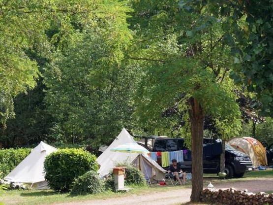 Pakket standplaats + 1 voertuig + tent + elektriciteit