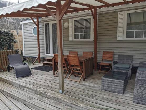 Stacaravan M°6  / 3 slaapkamers + A/C + groot overdekt terras