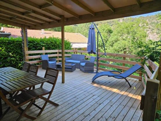 Stacaravan M°6 / 3 slaapkamers + airconditioning + groot terras met uitzicht op de rivier