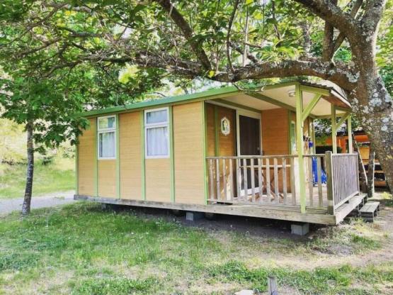 Chalet Confort Acacia 2 slaapkamers dichtbij zwembad - 25m2 + 10 m2 terrasse couverte