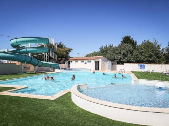 Stacaravan Confort 23m² - 2 slaapkamers + Half-schaduwrijk terras 9m²