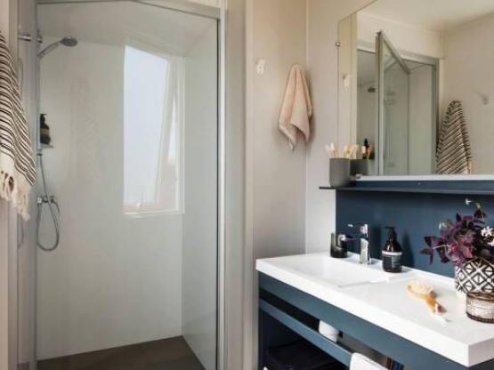 Cottage FAMILY "LAKE VIEW" (overdekt terras optie klim TV) nieuw in 2022