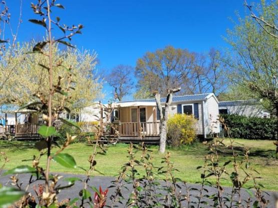 Equipped tent 3 bedrooms, 4 people, electricity