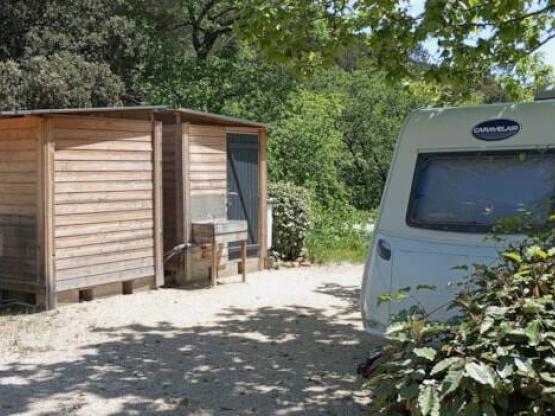 Emplacement Premium N°4 avec sanitaire individuel