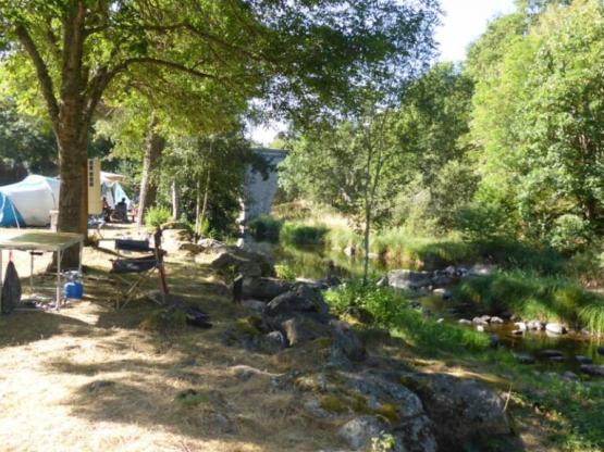 Pauschale Rivière : Stellplatz + Auto + Zelt / Wohnwagen / Wohnmobil