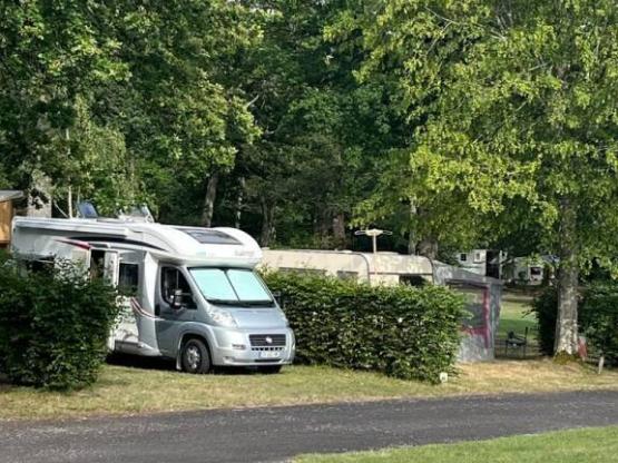 Forfait camping (standplaats, 2 personen, 1 voertuig)