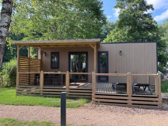 Stacaravan Premium 33m² (3ch-6pers) + Terrasse + Vaatwasmachine + Barbecue