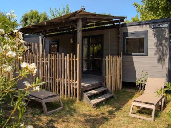 Stacaravan 'Laurier' - 52m² - groote overdekt terras - airconditioning