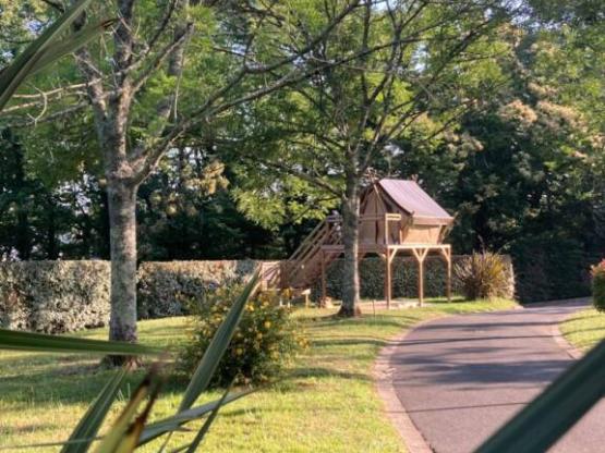 "Ready to camp" tent on stilts