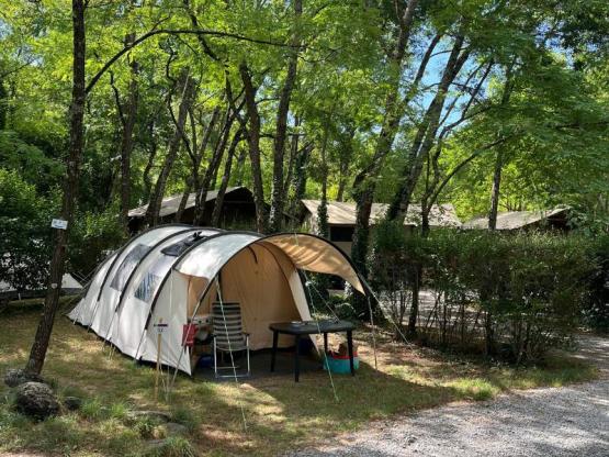 Confort Standplaats medium voor Tent/Van < 6m  (met elektriciteit)