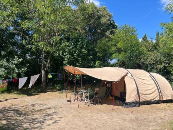 Confort Standplaats XL Tent/Van/Caravan/Camper (met elektriciteit)