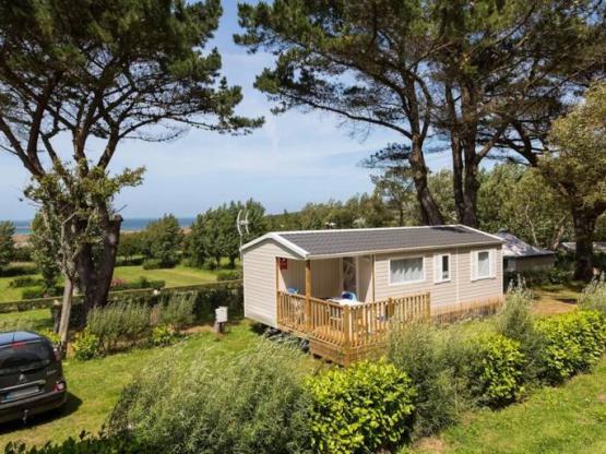 Stacaravan Standard 32m² (3 slaapkamers) + terras + TV