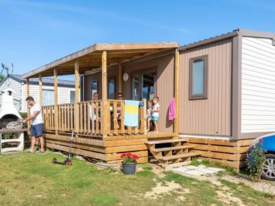 NEW // Mobil-home Premium 32m² (3 chambres) + Terrasse couverte + TV + Climatisation