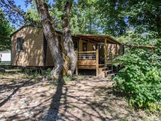 Stacaravan Premium Trendy 28m² - bij de rivier - 2 slaapkamers + overdekt terras -