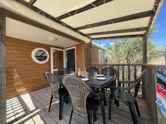 Stacaravan Standard 32m² (3 slaapkamers) + terras + airconditioning