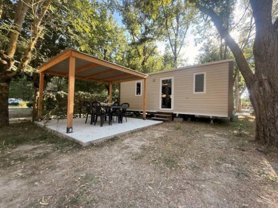 NEW // Stacaravan Confort 26m² 2 slaapkamers - Half-schaduwrijk terras + TV