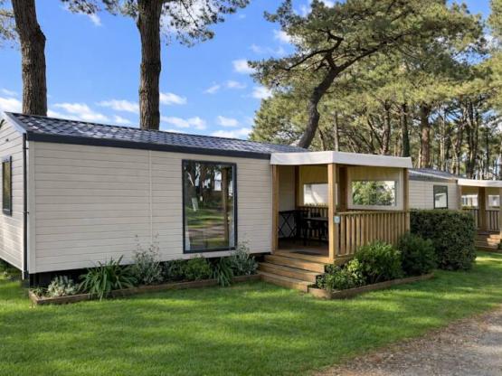 Stacaravan Confort - 25m² -  2 slaapkamers - overdekt terras