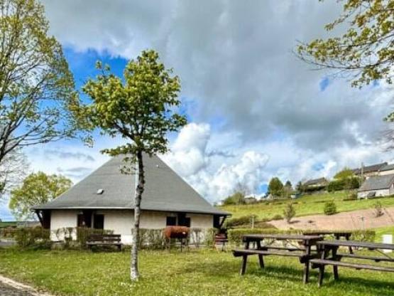 Forfait camping (emplacement + 1 véhicule)