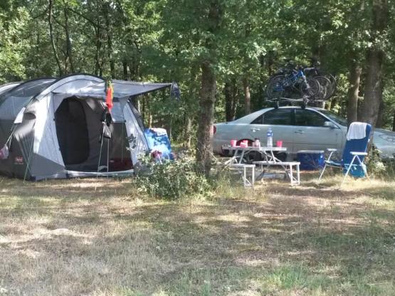 Standplaats NATURE : auto + tent of caravan