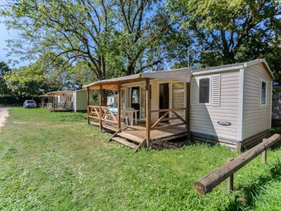 Klassieke stacaravan met 2 slaapkamers